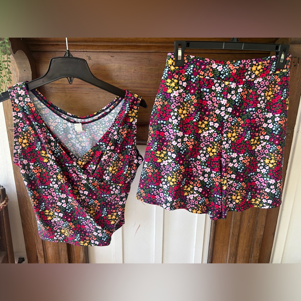 Honey Mark Honeymark Floral Swim Set— Basil Wrap Top & Salty Shorts both MEDIUM